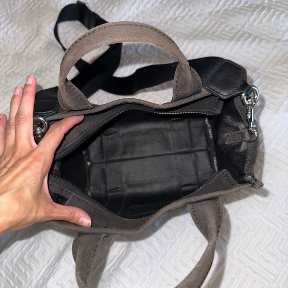 Marc Jacobs Black Canvas Tote Bag - Picture 6 of 11